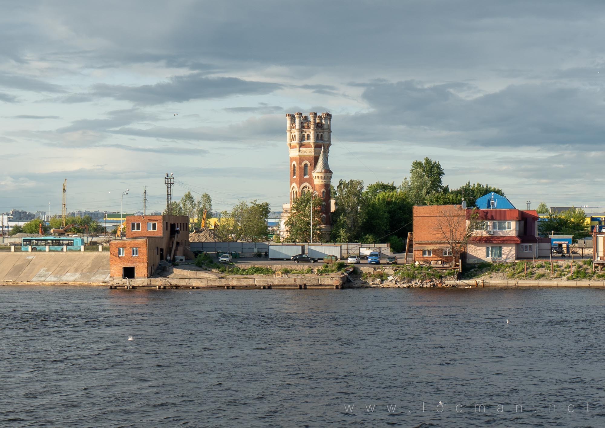 Водонапорная (Пристрельная) башня Обуховского завода в Санкт-Петербурге Водонапорная (Пристрельная) башня Обуховского завода в Санкт-Петербурге
