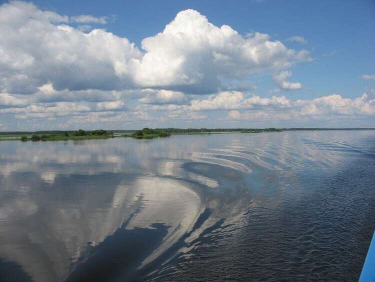 Глубока река волга. Волга река. Река Волга Приволжье. Волга внутри река. Водные объекты Волга.