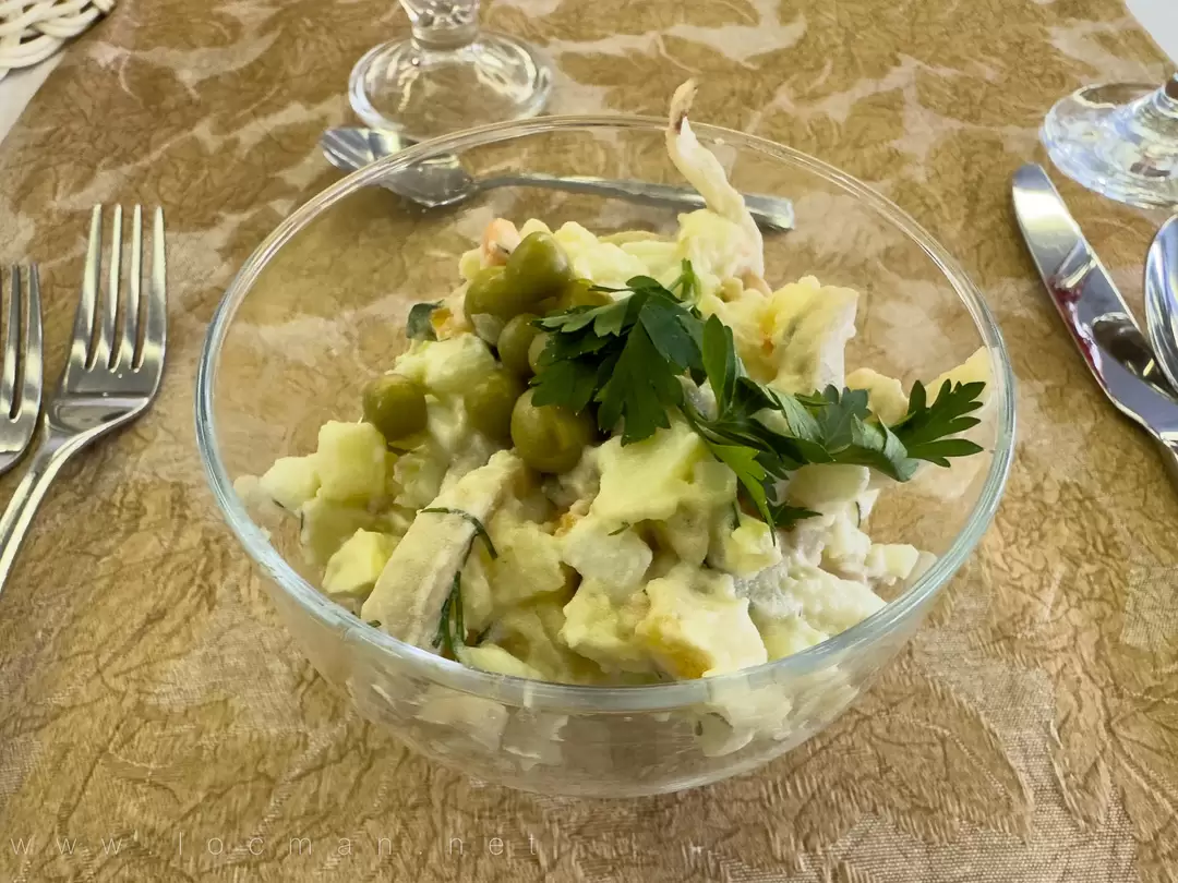 Салат «Традиционный» (кальмар, овощи отварные и майонез), теплоход «Василий Суриков» Салат «Традиционный» (кальмар, овощи отварные и майонез), теплоход «Василий Суриков»