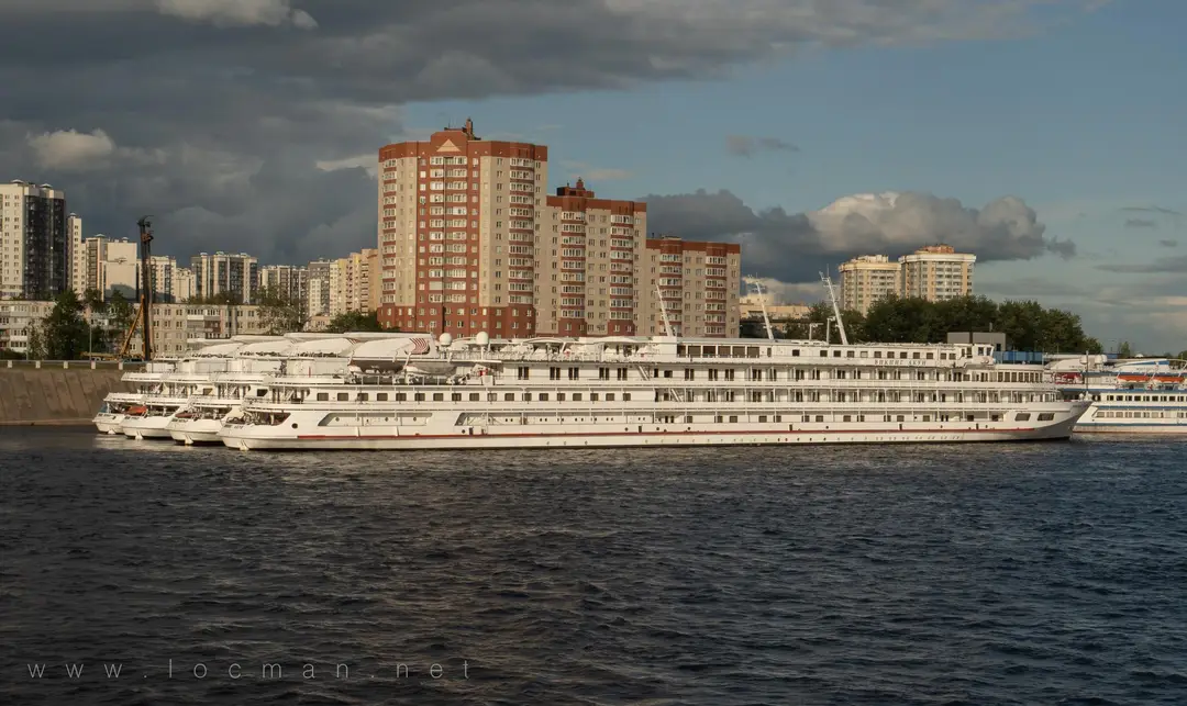Теплоходы компании «Viking Cruises» на приколе в Петербурге Теплоходы компании «Viking Cruises» на приколе в Петербурге
