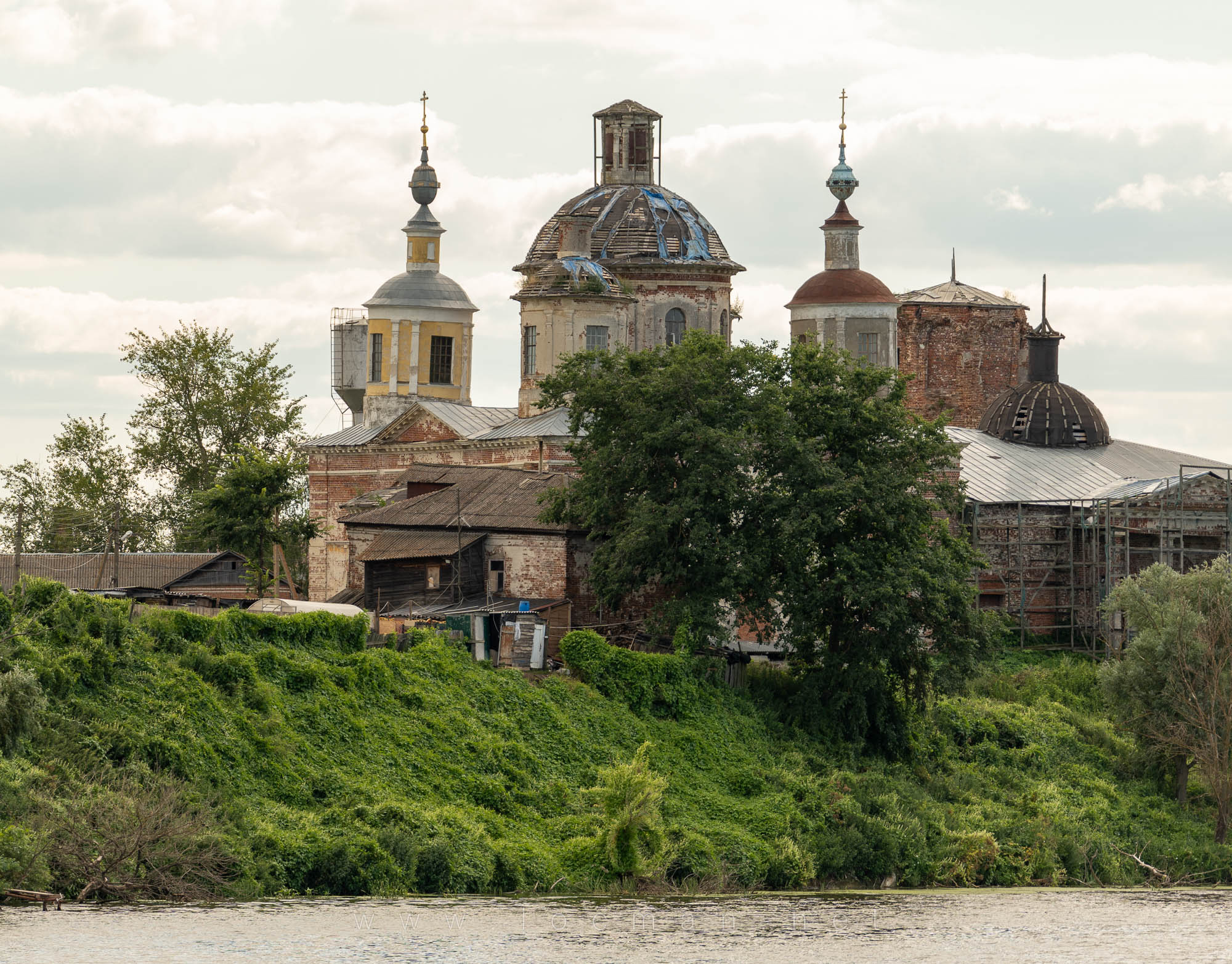 Церковь Воскресения Христова в Ловцах