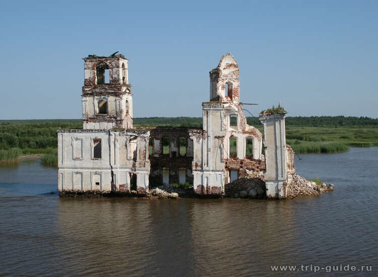 Затопленная церковь на волге