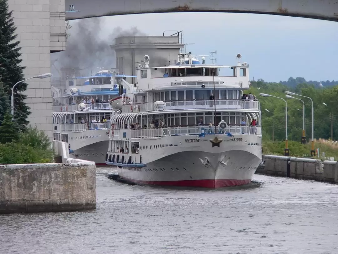 Тур на теплоходе пермь казань. Теплоход н.в.Гоголь Пермь. Теплоход Гоголь Пермь. Теплоход Гоголь Пермь фото.