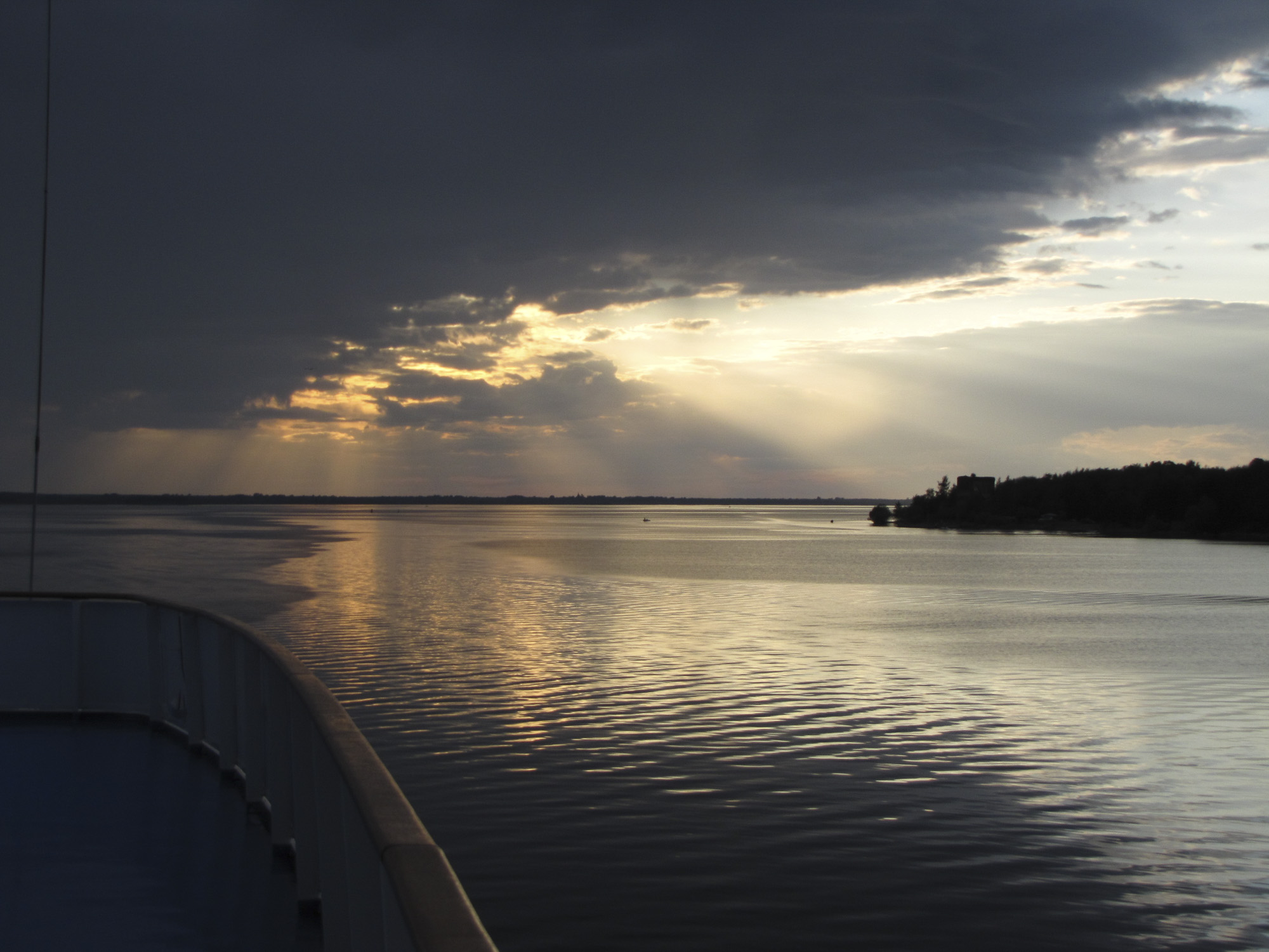 Река волга самая. Река Волга Самара. Волга река мира 2021. Река Волга и водохранилище 10. Широкая река Волга.