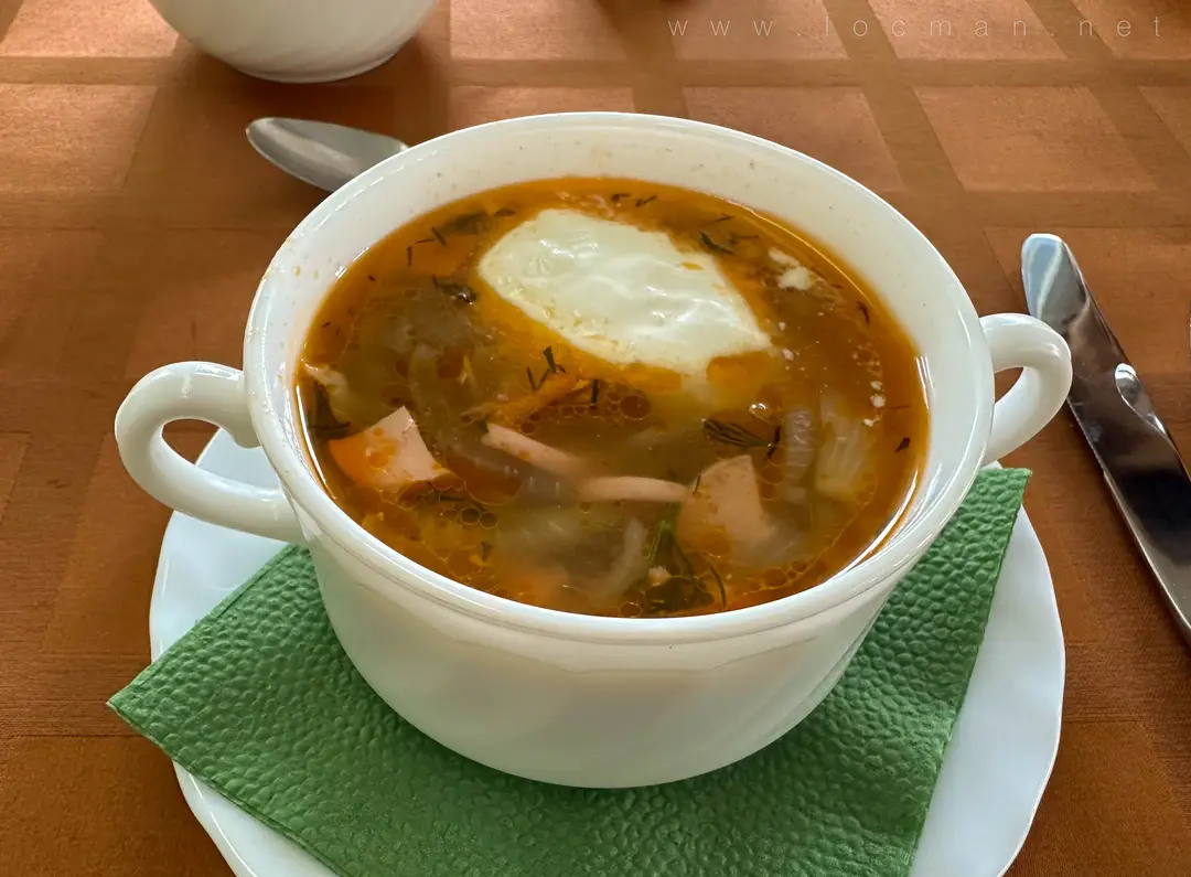 Солянка сборная мясная, обед на теплоходе «Сергей Образцов» Солянка сборная мясная, обед на теплоходе «Сергей Образцов»