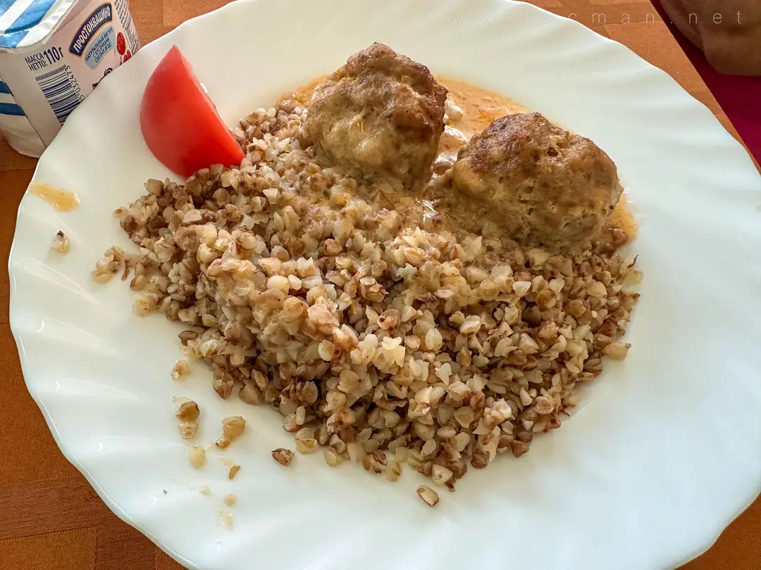 Тефтели мясные с гречкой на теплоходе «Сергей Образцов» Тефтели мясные с гречкой на теплоходе «Сергей Образцов»