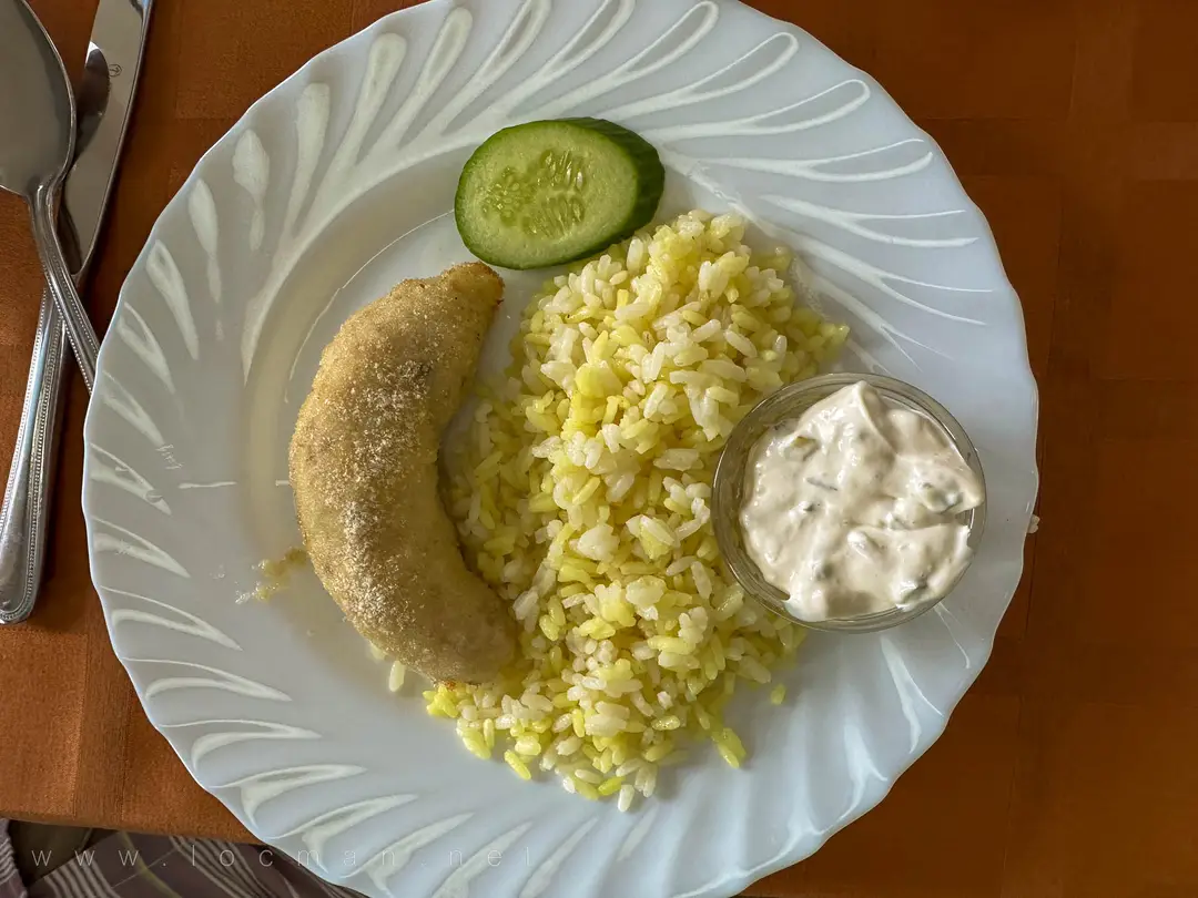 Тельное из рыбы с рисом и соусом Тартар, ресторан на теплоходе «Сергей Образцов» Тельное из рыбы с рисом и соусом Тартар, ресторан на теплоходе «Сергей Образцов»