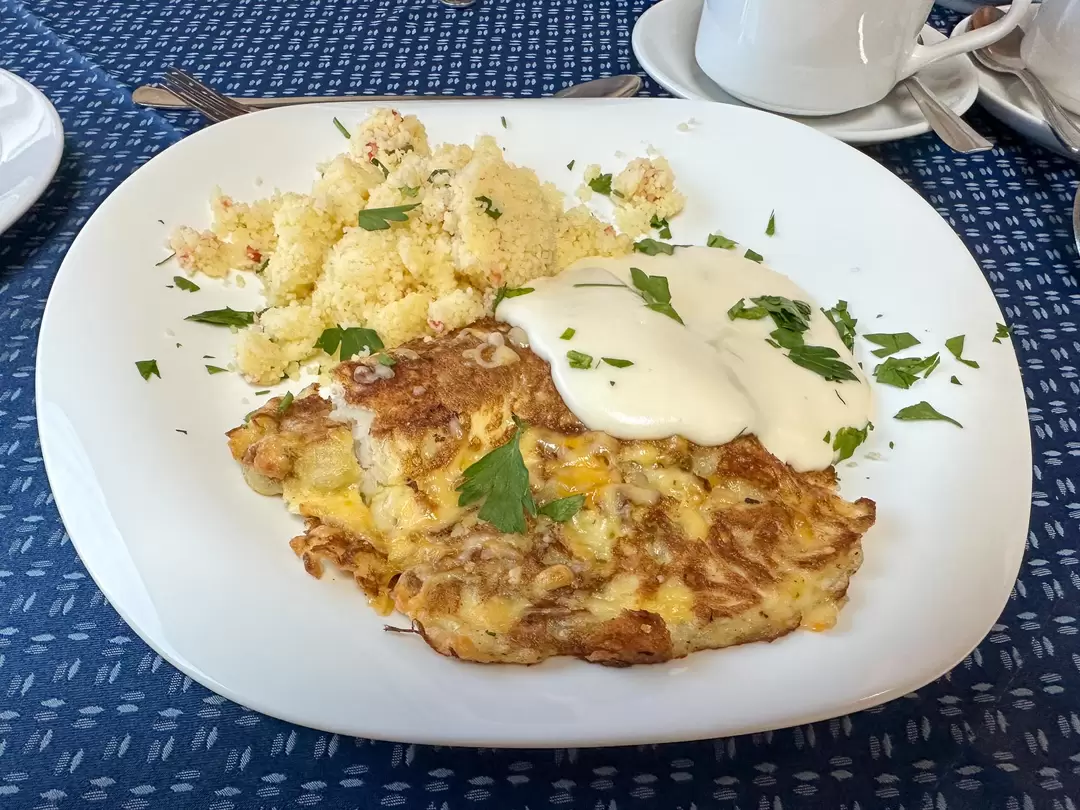 Рыба воздушная с кус-кусом, овощами и сырно-сливочным соусом Рыба воздушная с кус-кусом, овощами и сырно-сливочным соусом