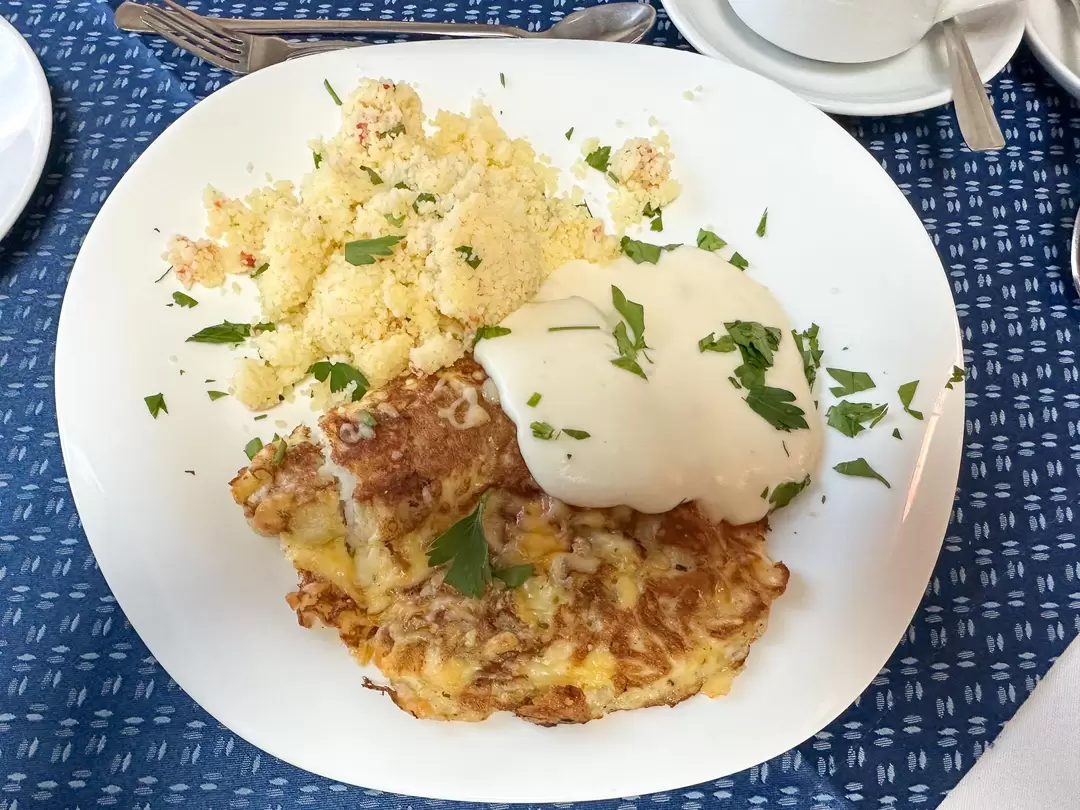 Рыба воздушная с кус-кусом, овощами и сырно-сливочным соусом Рыба воздушная с кус-кусом, овощами и сырно-сливочным соусом
