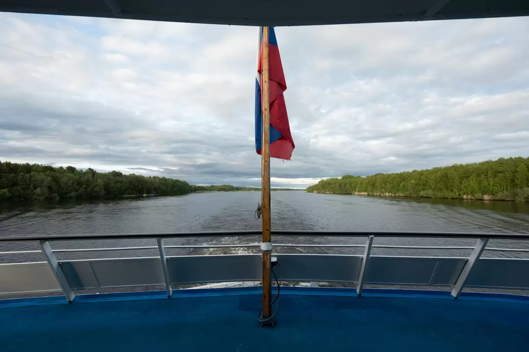 Вид с кормы на реку Свирь, теплоход «Волга Стар» Вид с кормы на реку Свирь, теплоход «Волга Стар»